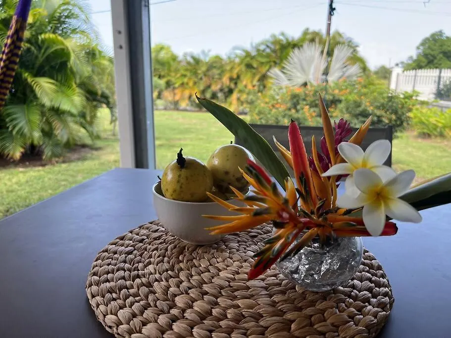 Holiday home Bungalow Cosy Dans Jardin Tropical Saint-Francois